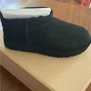 Ugg classic mini, new in box